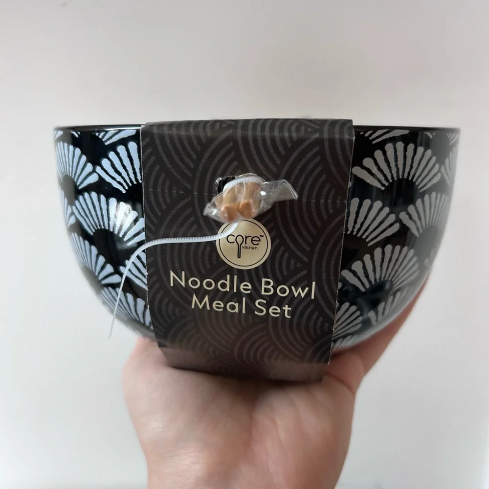 NWT Core Noodle Bowl Meal Set with Chopsticks and Chopsticks Rest - Picture 2 of 5